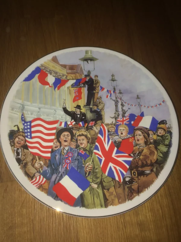 Vintage Argyle Staffordshire Bone China WWII VE / V.E. 50th Anniversary Plate - Image 4