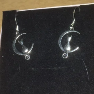 Stylish Girls/Womens Fine 925 Sterling Silver Cat And Moon Dangling Earrings