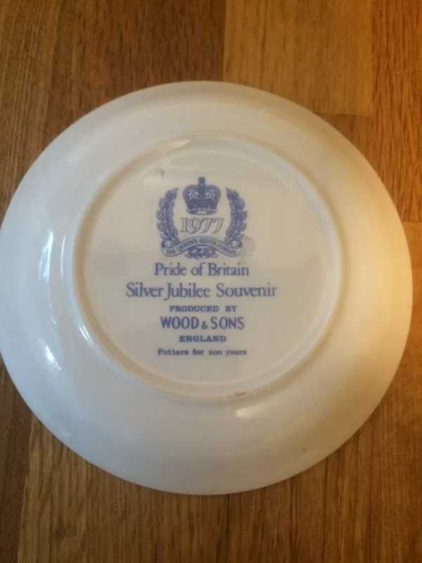 Queen Elizabeth II Silver Jubilee 1952-1977 Collectors Plate Wood&Sons Pre-owned - Image 4