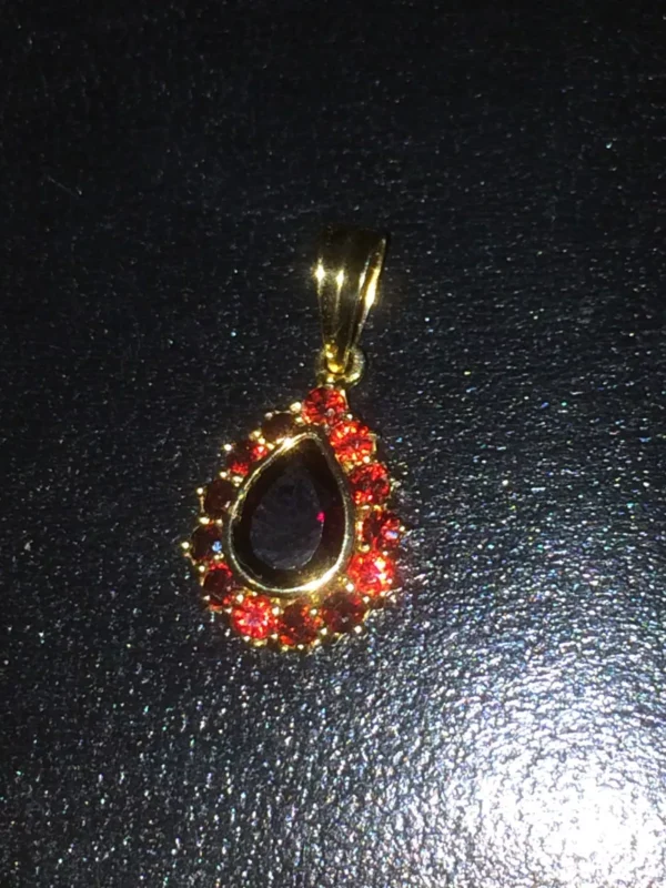 Fully Hallmarked Vintage 9ct Yellow Gold Chain Pendant With Garnet Stones - Image 2