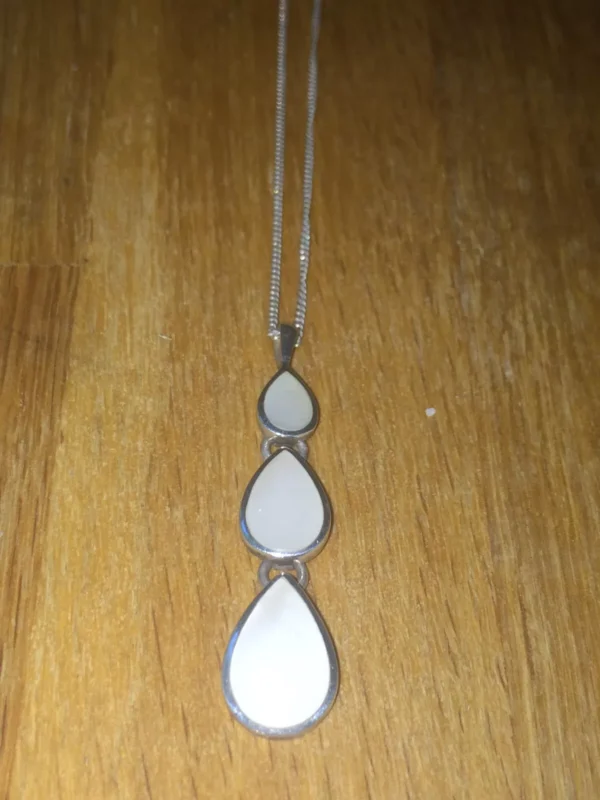 Vintage Next 925 Sterling Silver Cable Chain & Teardrop Mother of Pearl Pendant - Image 2