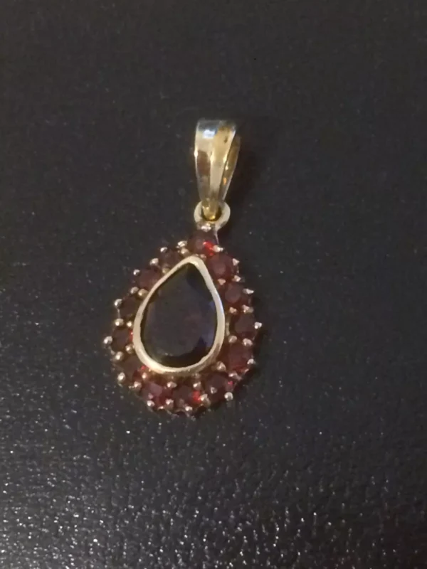 Fully Hallmarked Vintage 9ct Yellow Gold Chain Pendant With Garnet Stones - Image 3