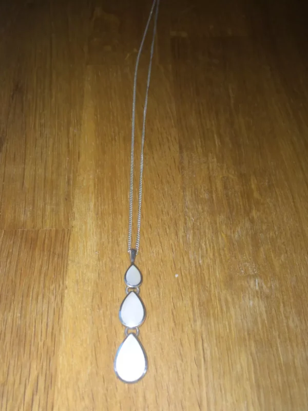 Vintage Next 925 Sterling Silver Cable Chain & Teardrop Mother of Pearl Pendant - Image 3