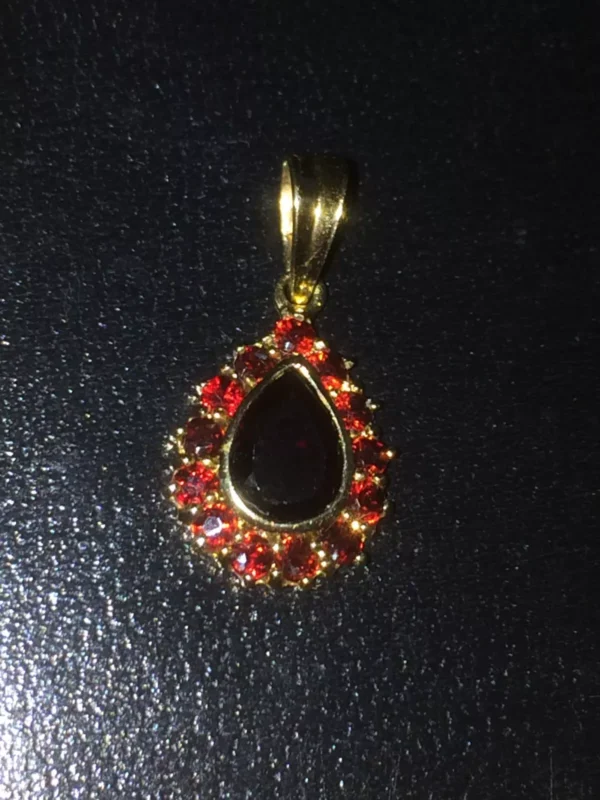 Fully Hallmarked Vintage 9ct Yellow Gold Chain Pendant With Garnet Stones - Image 4