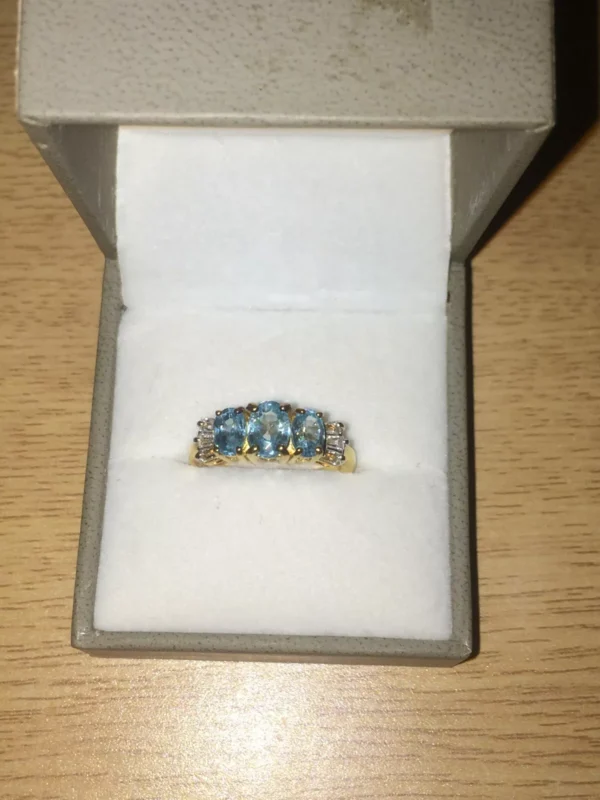 Vintage Pretty 925 Sterling Silver Ring with Real Topaz and CZ Diamonds / Stones - Image 3