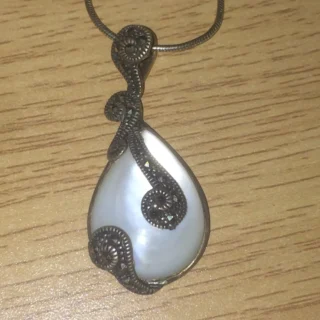 Hallmarked Vintage Italy 925 Snake Chain & Fancy Silver Mother of Pearl Pendant