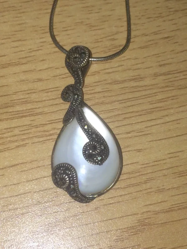 Hallmarked Vintage Italy 925 Snake Chain & Fancy Silver Mother of Pearl Pendant