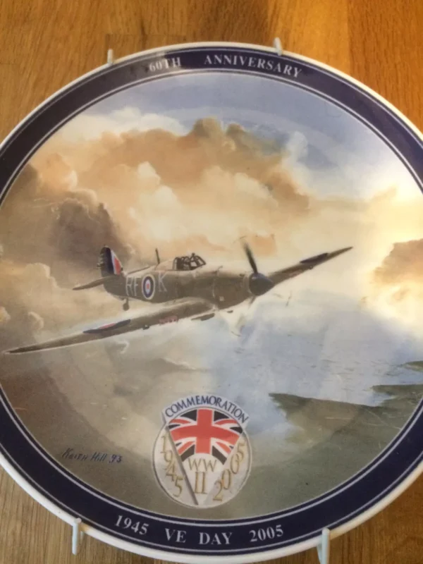 FULL SET Daily Mail Wedgwood VE Day 60th Anniversary 1945-2005 Plate RAF Bombers - Image 3