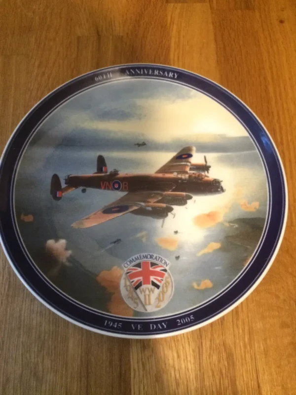 FULL SET Daily Mail Wedgwood VE Day 60th Anniversary 1945-2005 Plate RAF Bombers - Image 6