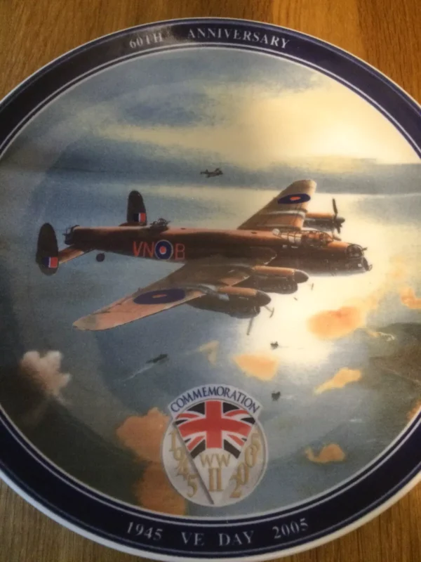 FULL SET Daily Mail Wedgwood VE Day 60th Anniversary 1945-2005 Plate RAF Bombers - Image 7