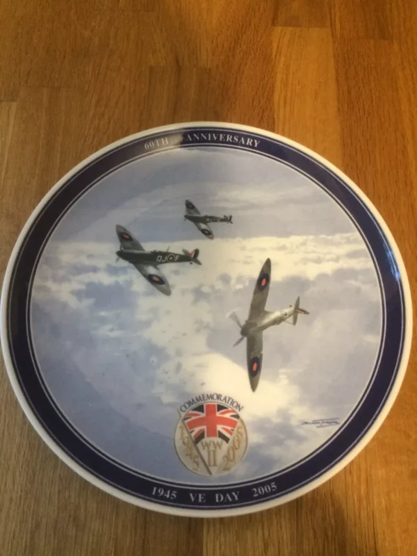 FULL SET Daily Mail Wedgwood VE Day 60th Anniversary 1945-2005 Plate RAF Bombers - Image 10