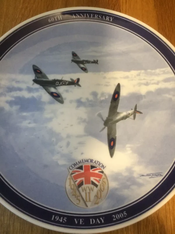 FULL SET Daily Mail Wedgwood VE Day 60th Anniversary 1945-2005 Plate RAF Bombers - Image 11