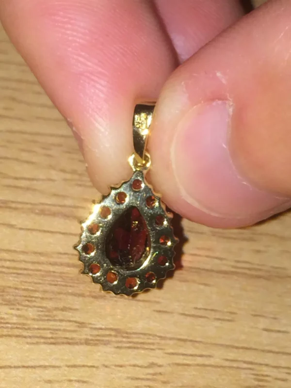 Fully Hallmarked Vintage 9ct Yellow Gold Chain Pendant With Garnet Stones - Image 6