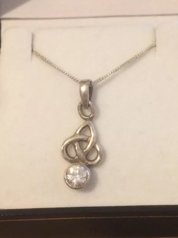 Vintage 925 Sterling Silver Knot Pendant with CZ Stone on Silver Chain/Necklace - Image 3