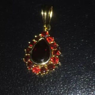 Fully Hallmarked Vintage 9ct Yellow Gold Chain Pendant With Garnet Stones