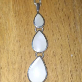 Vintage Next 925 Sterling Silver Cable Chain & Teardrop Mother of Pearl Pendant